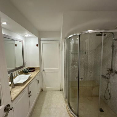 Hermoso apartamento de renta mensual en el Vedado! para parejas!!! - Img 110028710