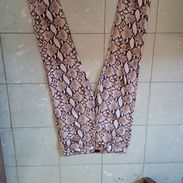 Pitusas y pantalón de mujer - Img 53824669