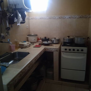 APARTAMENTO INTERIOR EN UN 1er PISO EN SANTO SUÁREZ  CERCA DE LA CALLE MAYIA Y JUAN DELGADO , MIPIMES , HELADERÍAS Y OTR - 2/5