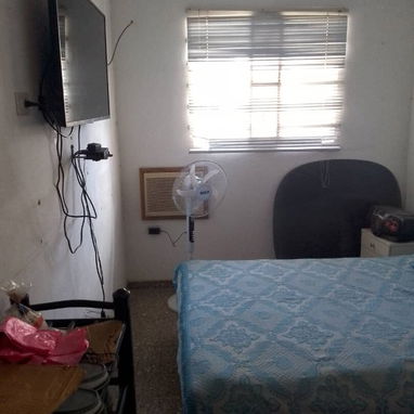 *140🏡Venta de Casa puerta de calle en Marianao de 3 Plantas*  🚘*Tiene posibilidad de Garaje*  🗺*Pto de Ref :Cerca de - 7/8
