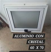 Ventana de aluminio proyectante de 60x70 de cristal nevado con la mensajería incluída en el precio - Img 45708366