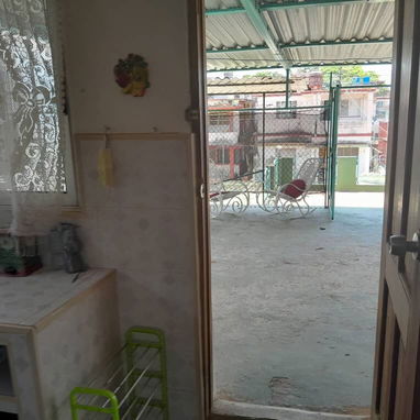 Se vende casa totalmente independiente en playa 110000 usd - 6/9