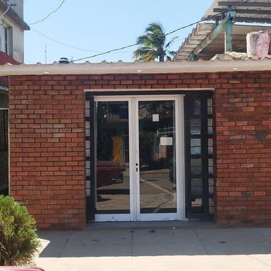 Venta de casa + local en playa - Img 125868433