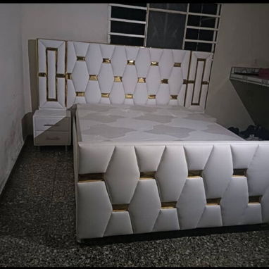 Camas tapizadas 🩷lujo y confort 1 año de garantía entrega sin costo adicional en toda la Habana - Img 111783660