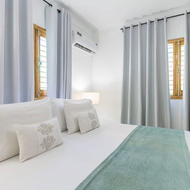 alquiler por tiempo indefinido en el vedado + 4 habitaciones +WIFI +5363689791 - Img 102227000