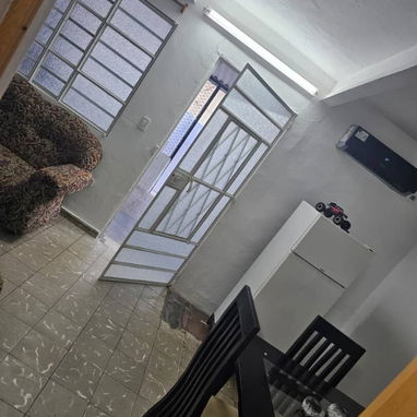 🏡Casa ofertando🔖  📍Ubicación: Cerro, Interior primer apartamento   🔥Consta con...🔥 ✔️Portal ✔️Sala-Comedor ✔️Cocina - 7/9