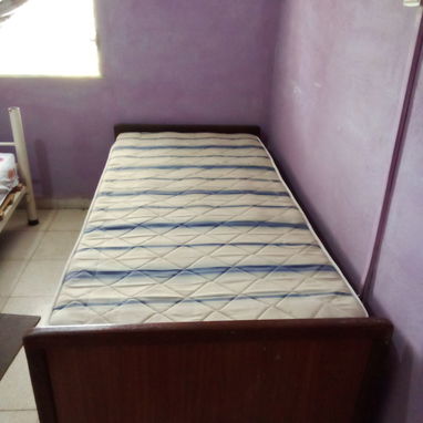 Cama de madera con colchón - Img 122243794