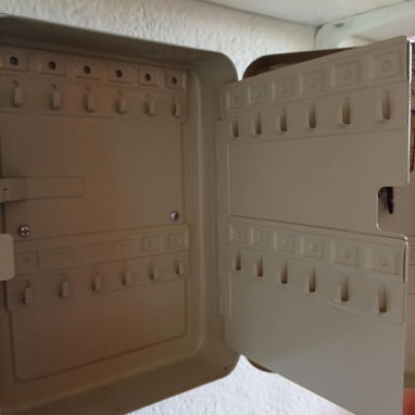Vendo cenicero, caja de llaves, tapas, espumador, adornos de cocina. - Img 102740380