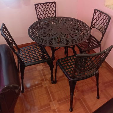 Juego de mesa para terraza de cuatro sillas mire las fotos muebles de aluminio color negro matizado en verde - Img 121401851