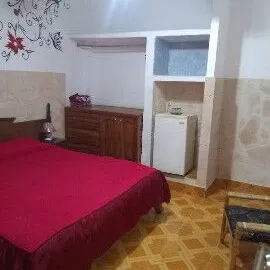 SE RENTA CASA DE 4 HABITACIONES A 5 CUADRAS DE LA PLAYA DE GUANABO. CON PISCINA.54026428 - 9/10