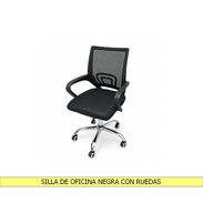 SILLA DE OFICINA NEGRA CON RUEDAS - Img 55759389