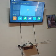 Venso TV Xiaomi Smart TV 6 meses de uso con base original y cajita HD - Img 56304089