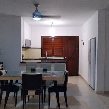 📱 Elegante Residencia de 3 Habitaciones: Diseño Abierto y Jardín Espacioso 🌿 - Img 115472669