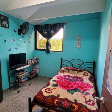 Vendo apartamento en la zona 10 de alamar x la guayabera,4to piso afectado,de 2 cuartos con todo adentro - 3/7