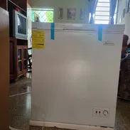 Nevera premium de 5.5 pies - Img 56457468