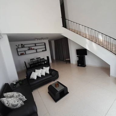 Renta linial de moderno apartamento en Vedado - Img 121100564