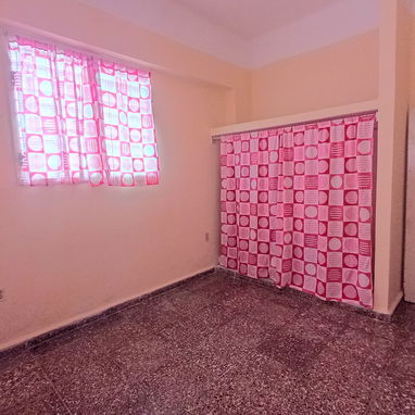 REBAJADO EN OFERTA!!! Listo para llegar y vivir!! Apartamento en venta de 2 cuartos en bajos con garaje, Santos Suárez - Img 125227282