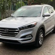 Vendo hyundai tucson 2018 - 2000cc  gasolina 63000 millas - Img 53053443