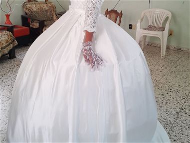 Vestido de novia elegante con cola, talla M... incluye el aro - Img 66937362