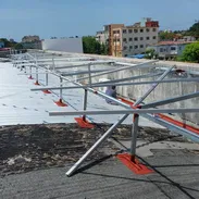 Se asen estructuras para paneles solares - Img 56927733