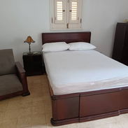 Venta de Cama Matrimonial con Colchón y Dos Mesas de Noche - Img 55650145