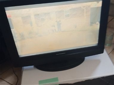 Vendo TV pantalla plana de 21 pulgadas - Img main-image