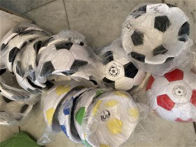 Balones de fútbol y red de portería fútbol 11 - Img 65975906