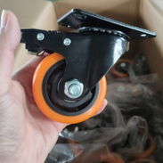 JUEGOS DE RUEDAS GIRATORIAS CON FRENO DE SEGURIDAD 7CM de altura del piso a la base. Material de alta durabilidad y re - Img 57663812