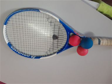 Se vende raqueta de tenis de aluminio con 3 pelotas incluidas - Img 66065639
