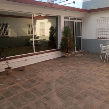 Casa Independiente de Lujosa Construcción Moderna Italiana de 3 niveles 🏗️  como vivienda para negocio ubicada en Santa - 6/6