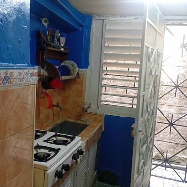 Se alquila cuarto en el vedado - Img 120545258