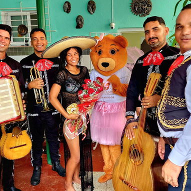 MARIACHIS EN LA HABANA CUBA - Img 126008116