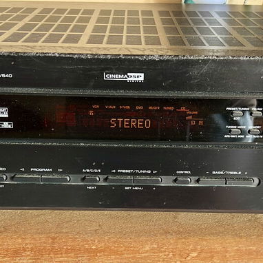 Vendo potente equipo de música de la reconocida marca YAMAHA, con su mando a distancia original y sus 2 bocinas potentes - Img 119959308