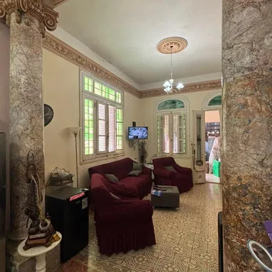 Casa amplia con garaje y enrrejada en el Vedado - Img 118574415