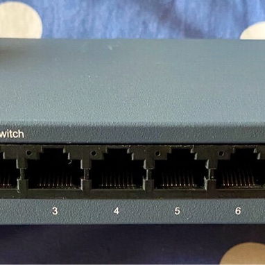 Se vende Switch TP-Link LS1008G - 8 puertos de poco uso. Optimo. - Img 124173528