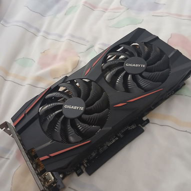 SE VENDE TARJETA GRÁFICA AMD RX 590 DE 8GB - Img 124095626
