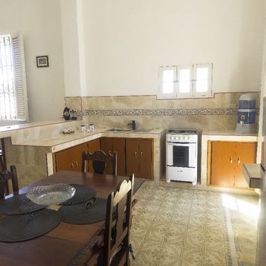 Cod.Z 🌟 ¡ALQUILER EN EL VEDADO! 🌟 2 Habitaciones 🛏️ / 2 Baños 🚿 / 2 Terrazas 🪴 - 500 USD al mes  💵 - Img 122565161