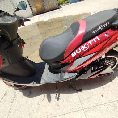 Vendo Moto electrica Marca Bukati 1600usd - Img 124244148