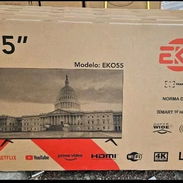 Televisor EKO de 55 pulgadas con cajita interna y soporte para la pared - Img 57651300