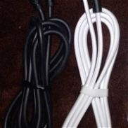 Cajitas de cargador Samsung y cables de Iphone - Img 45863792