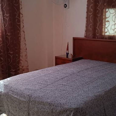 Se alquila apartamento(renta lineal) con vistas al malecón y excelente ubicación. - Img 120240983