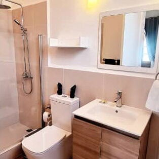 super oferta de enamorados + casa en vedado con 2 suite y piscina - Img 112438650