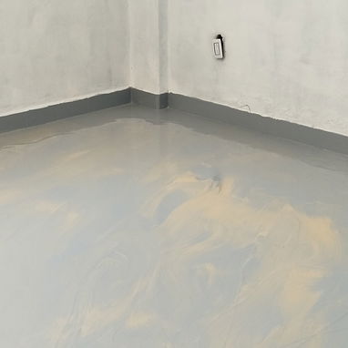 Brigada de revestimiento co resina epóxica y pintura epóxica para superficies industriales y de alto transito. - Img 123368820