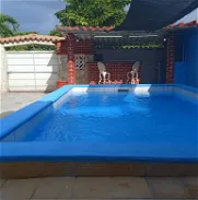 Renta casa con piscina de 8 habitaciones,cocina equipada,barbecue en Guanabo,puedes reservar menos habitaciones - Img 45897375