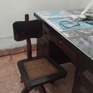 Buró antiguo de caoba + silla en excelente estado - Img 57123327