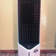 Vendo ventilador portátil moderno, marca BOSS, importado, que utiliza hielo y agua como función también de enfriamiento - Img 45379758