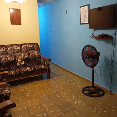 #29- Se Vende apartamento🏡en Alamar Zona 24 5to piso con sala-comedor, cocina, baño,2 cuartos con closet, patio con lav - Img 119648862