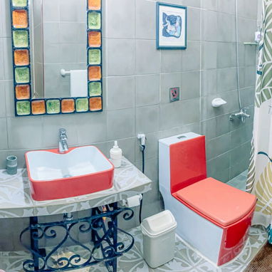 🏠 Apartamento de renta en La Habana Vieja. 🛏️ Tiene 3 habitaciones climatizadas. 📱Reservas: +5355149761 - 5/10