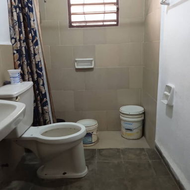 *REBAJADA A $12.000usd. En venta casa puerta de calle independiente, de 2 plantas en Alturas de la Lisa, REFERENCIAS: ce - Img 122989733