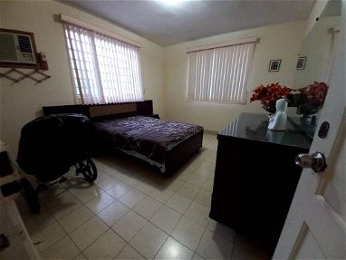 Vendo Casa (construcción capitalista) de 3 dormitorios con TODO ADENTRO. Residencial Aldabó. Boyeros. La Habana. - Img 65726389